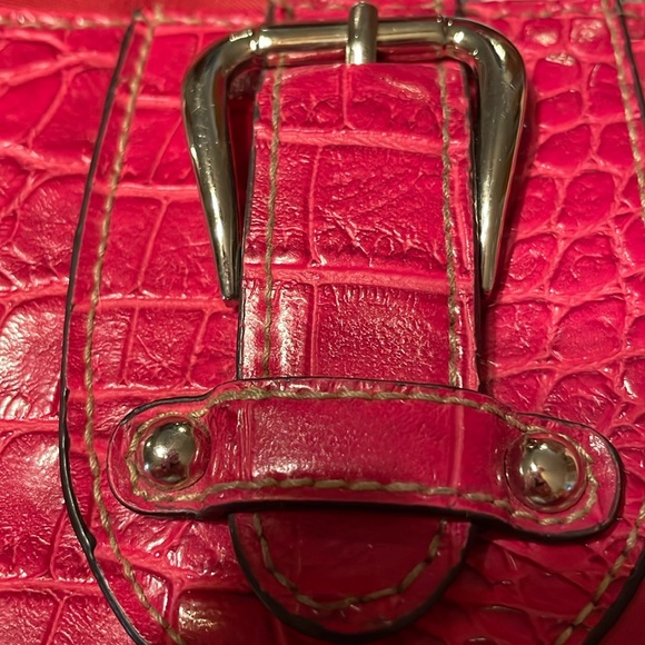 Croft & Barrow magenta colored w/silver metal alligator pattern shoulder purse. - Picture 2 of 12